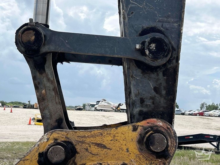 2016-deere-250g-lc-image-31