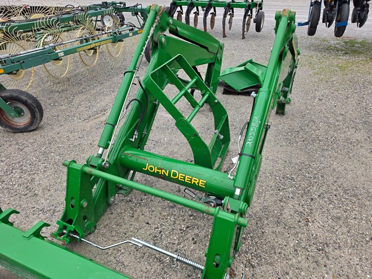 2021-john-deere-700m-image-3