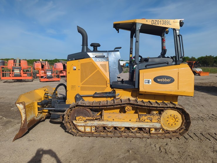 2022-deere-450-lt-image-1
