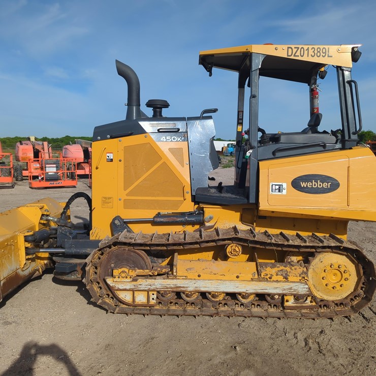 2022 DEERE 450 LT