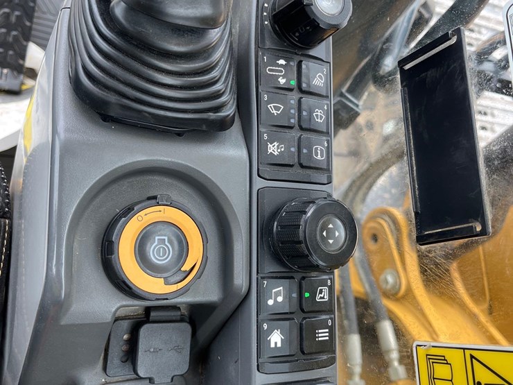 caterpillar-320-image-20