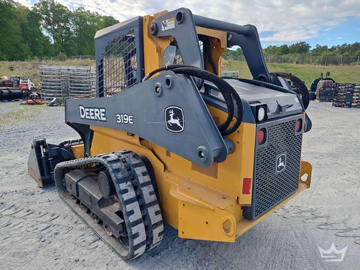 2015-deere-319e-image-4