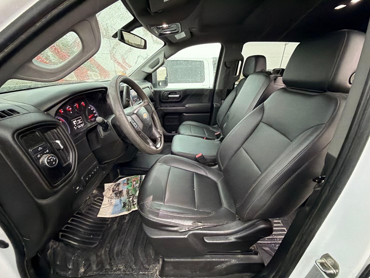 2020-chevrolet-3500-image-15