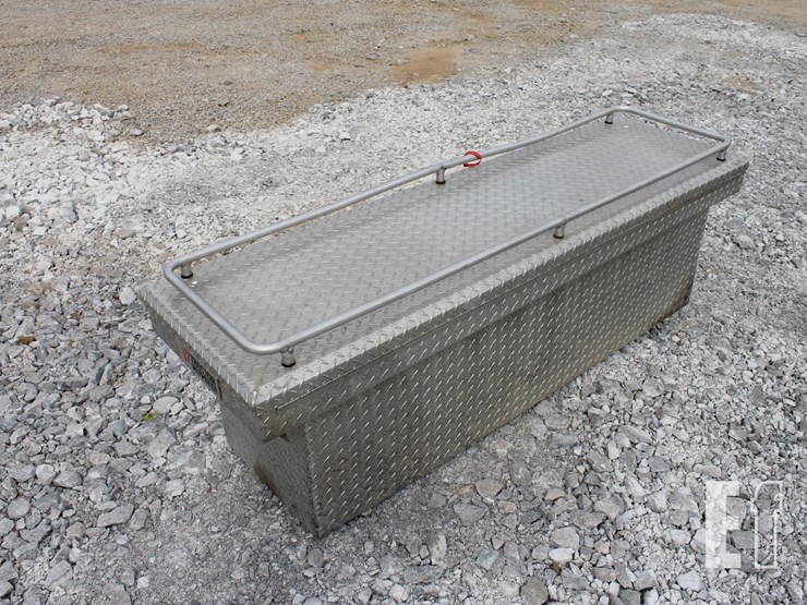 truck-bed-toolbox-image-3