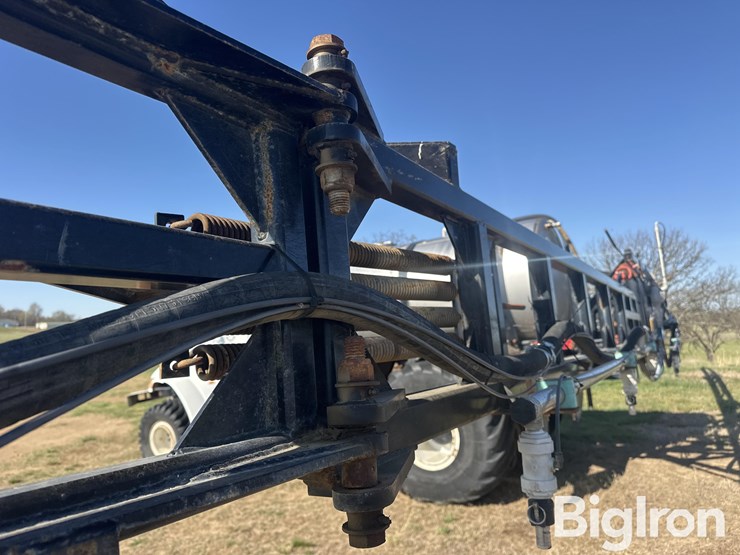 2011-peterbilt-348-image-12
