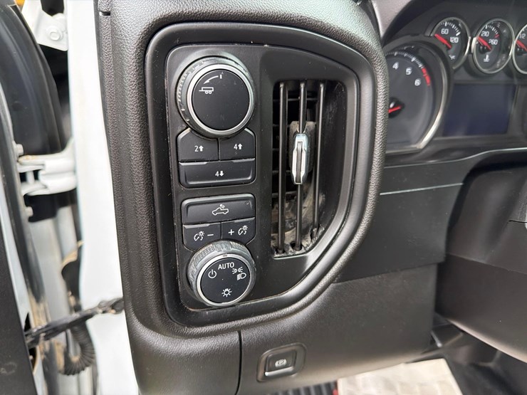 2022-chevrolet-2500-image-14