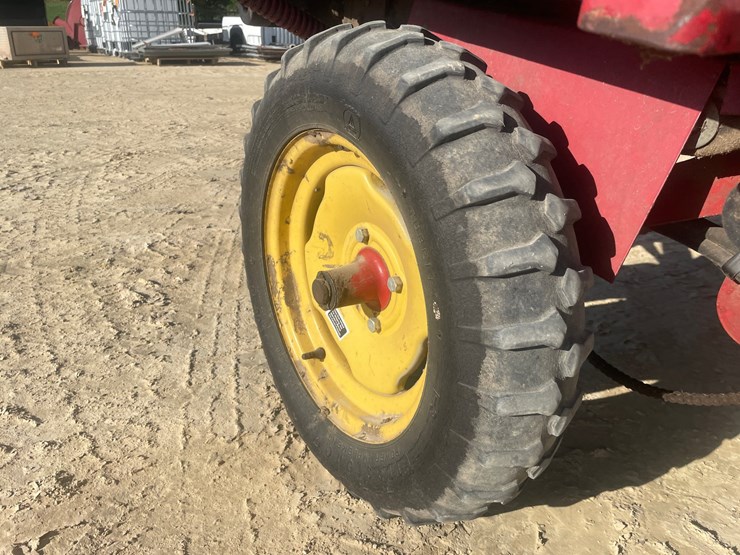 new-holland-166-image-32