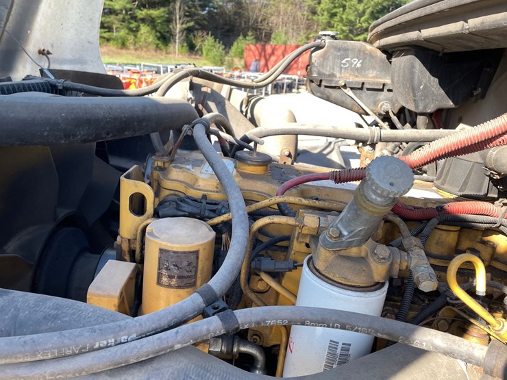 2003-freightliner-fl70-image-126