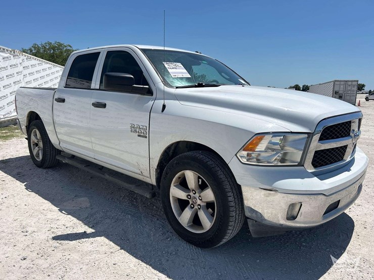 2021-ram-1500-classic-image-2