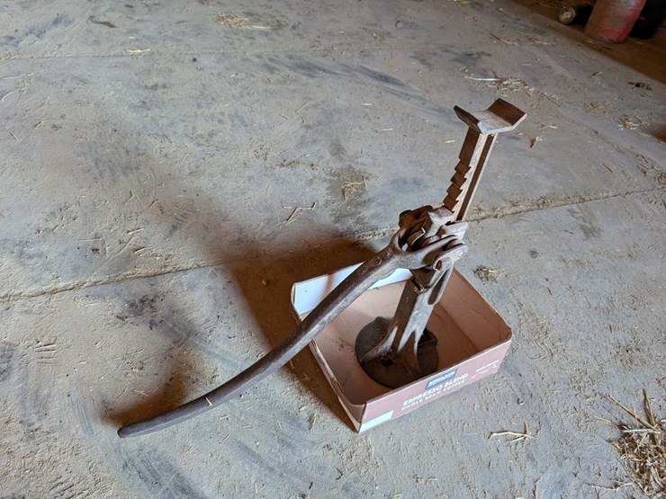 #5532-•-railroad-jack-image-1