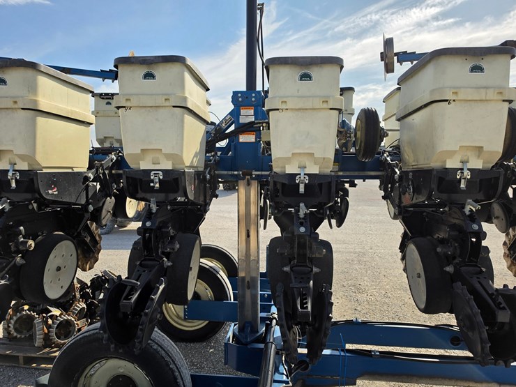 2001-kinze-3500-image-11