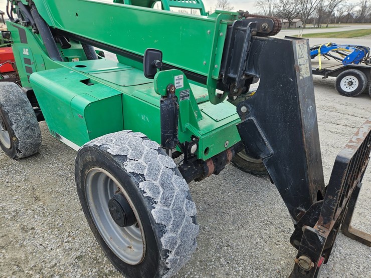 2016-jlg-8042-image-20