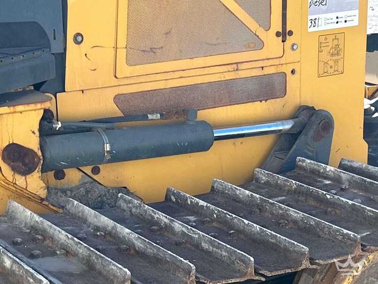 2022-deere-450k-lgp-image-16