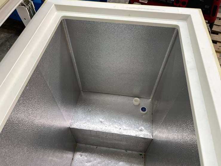 #6720-•-amana-chest-freezer-image-8