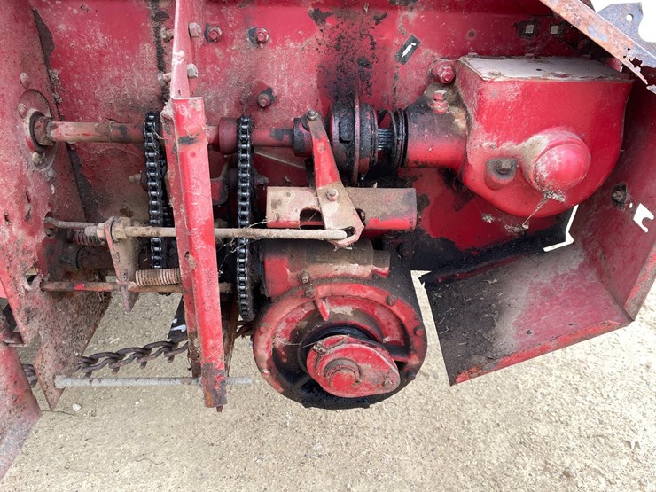 new-holland-165-image-24