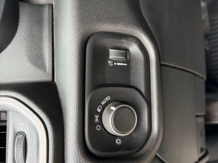 2022-dodge-3500-image-25