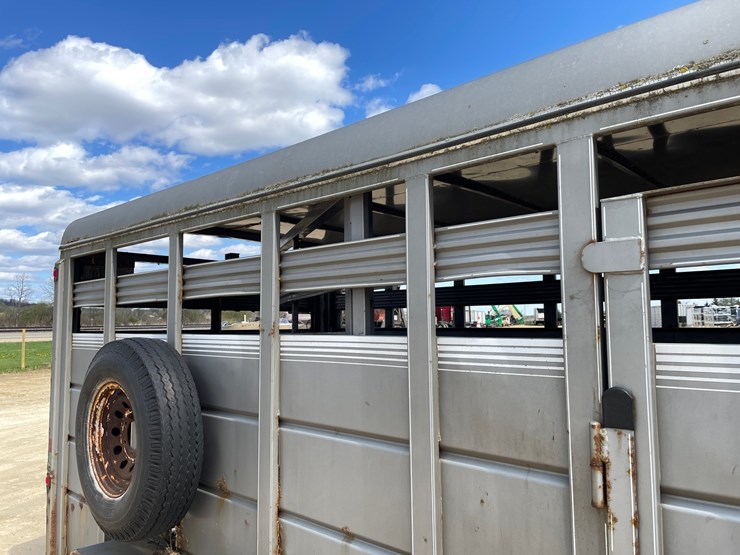 #2010-•-2004-corn-pro-16'-tandem-axle-livestock-trailer-(has-wi-title)-image-22