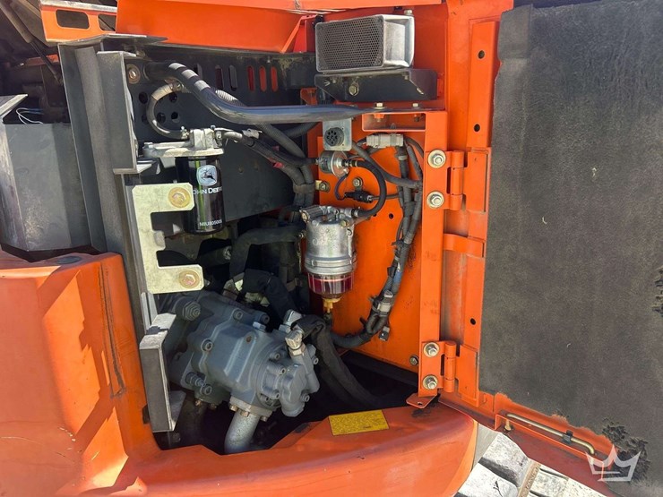 2015-hitachi-zx75us-image-10