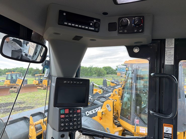 2023-deere-544p-image-18