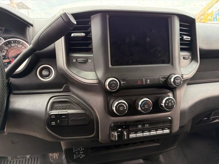 2022-dodge-3500-image-27