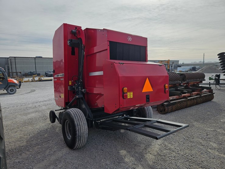 2015-massey-ferguson-2946-image-10