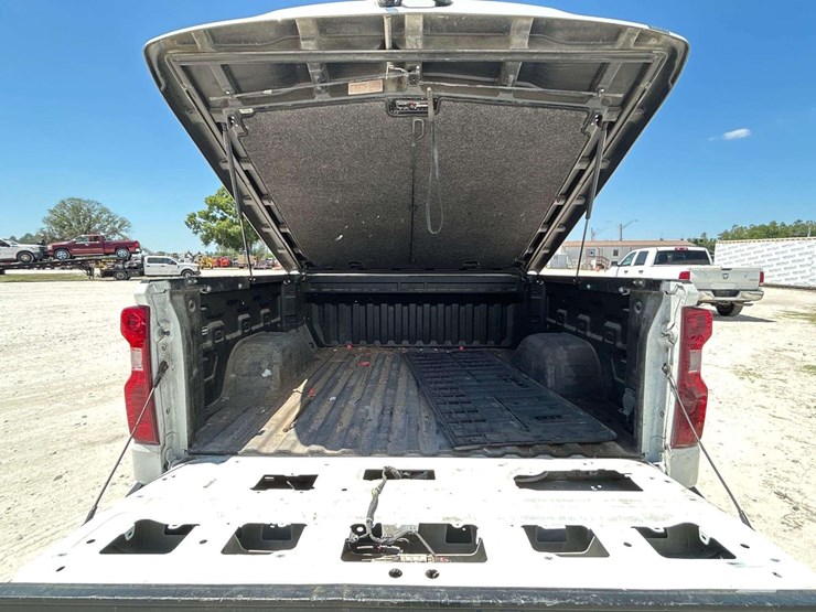 2022-chevrolet-silverado-1500-image-25
