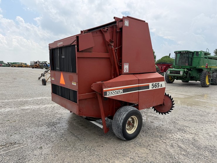 hesston-565a-image-8