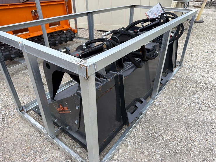 new-landhonor-sgb-11-72w-grapple-bucket-skid-steer-attachment-image-4