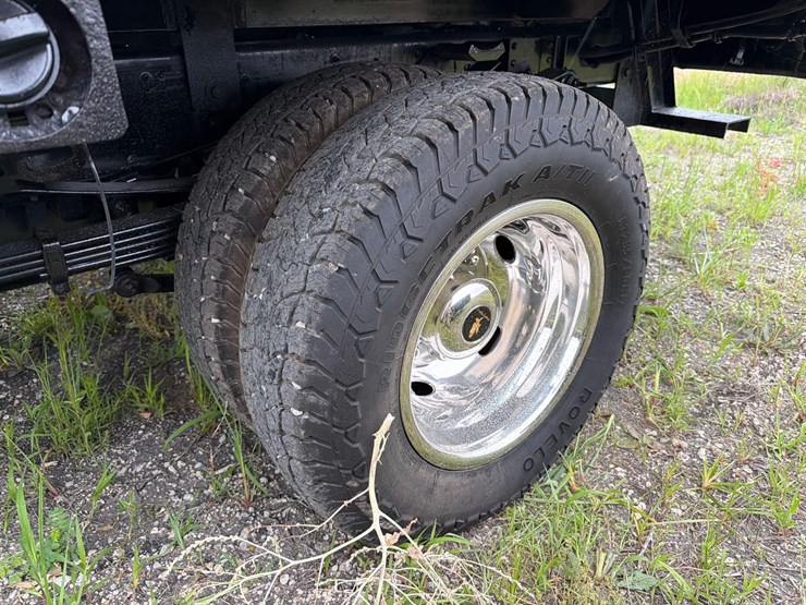 2022-chevrolet-3500-image-9