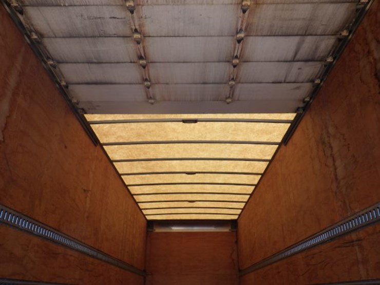 2015-freightliner-m2-106-image-9