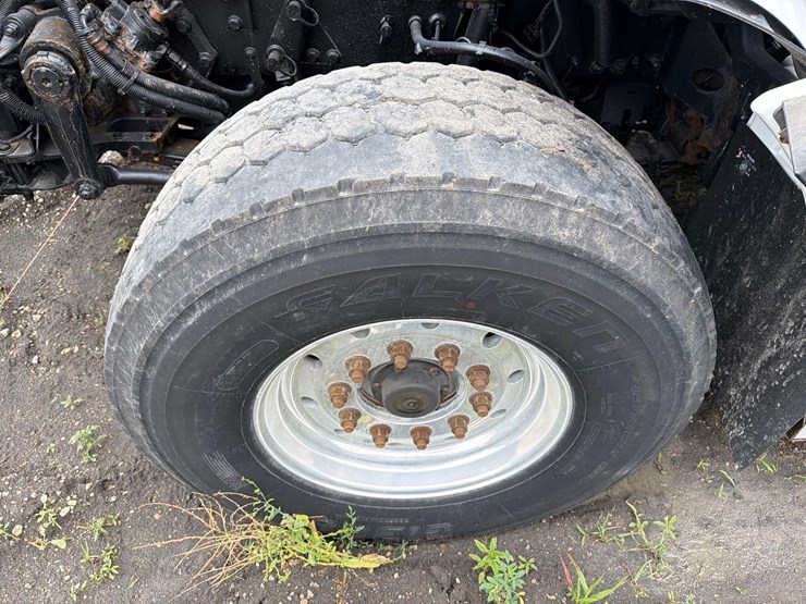 2016-kenworth-t880-image-16