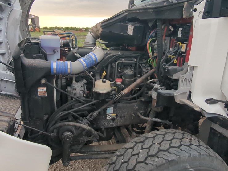 2016-kenworth-t880-image-13