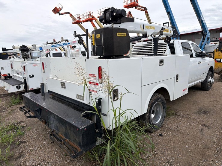 2022-dodge-3500-image-3