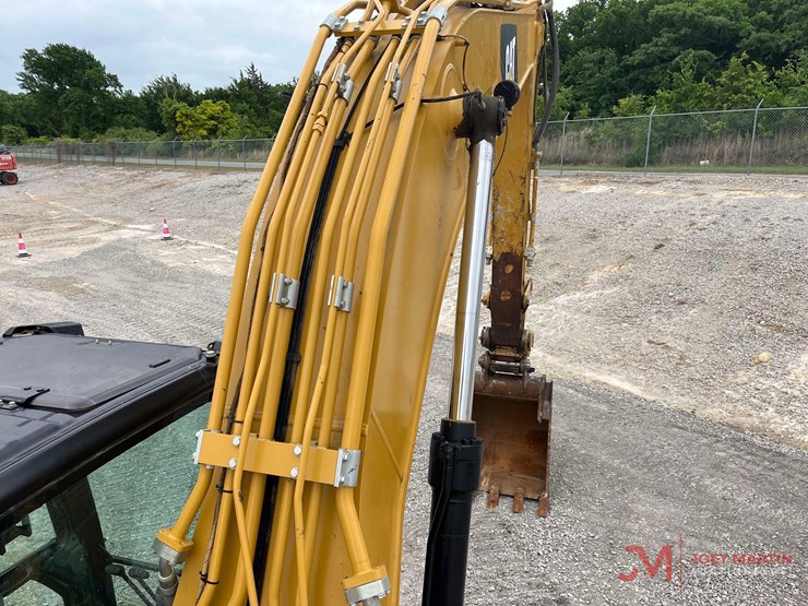 caterpillar-320-image-8