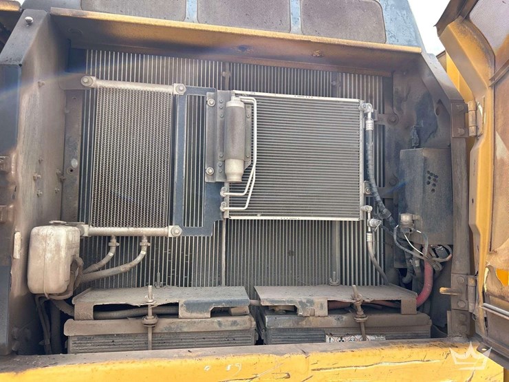 2016-deere-250g-lc-image-25