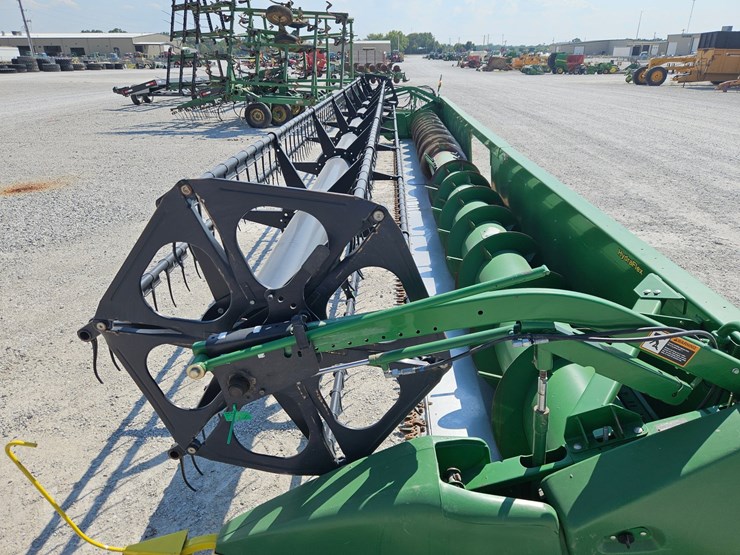 2009-john-deere-635f-image-12