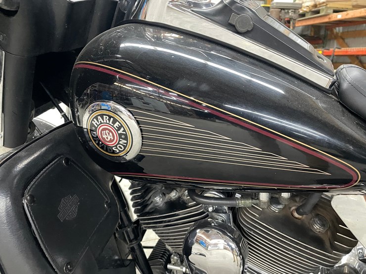 #210-•-2001-harley-davidson-ultra-classic-motorcycle-(has-wi-title)-image-20