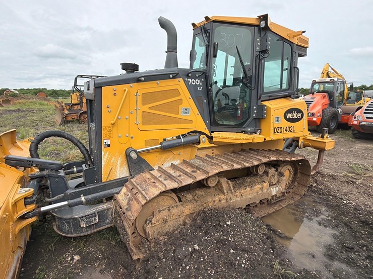 2022-deere-700l-xlt-image-2