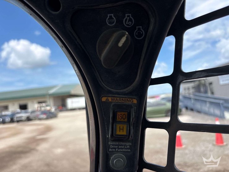 2021-bobcat-t740-image-20