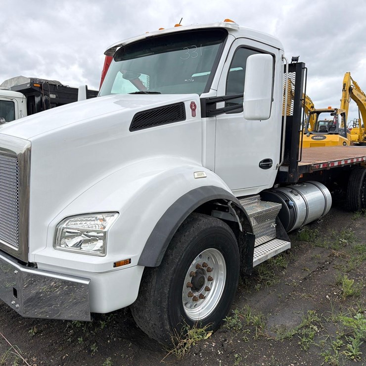 2016 KENWORTH T880