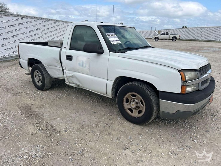 2004-chevrolet-silverado-1500-image-2
