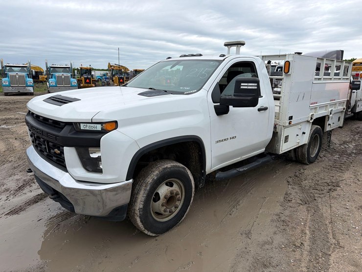 2021-chevrolet-3500hd-image-2