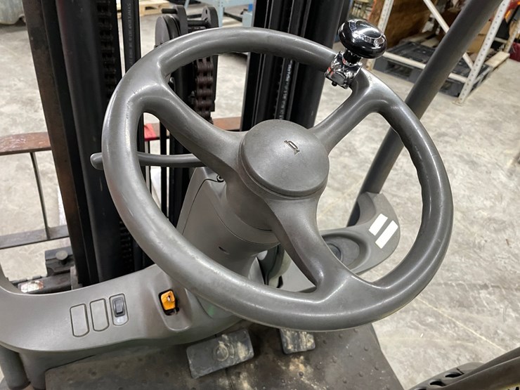 #300-•-crown-3,000lbs.-electric-forklift-image-32