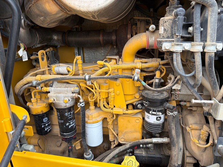 2023-deere-544p-image-4