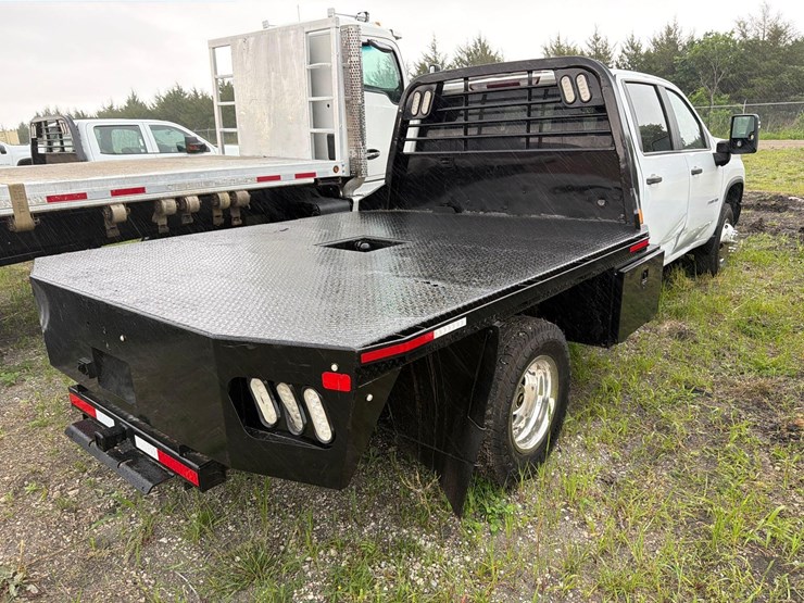 2020-chevrolet-3500-image-3
