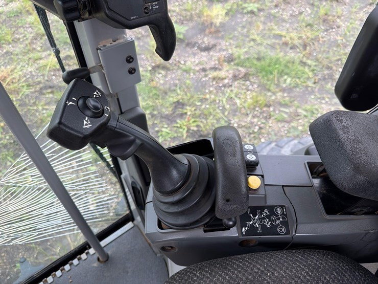 caterpillar-140m2-image-21