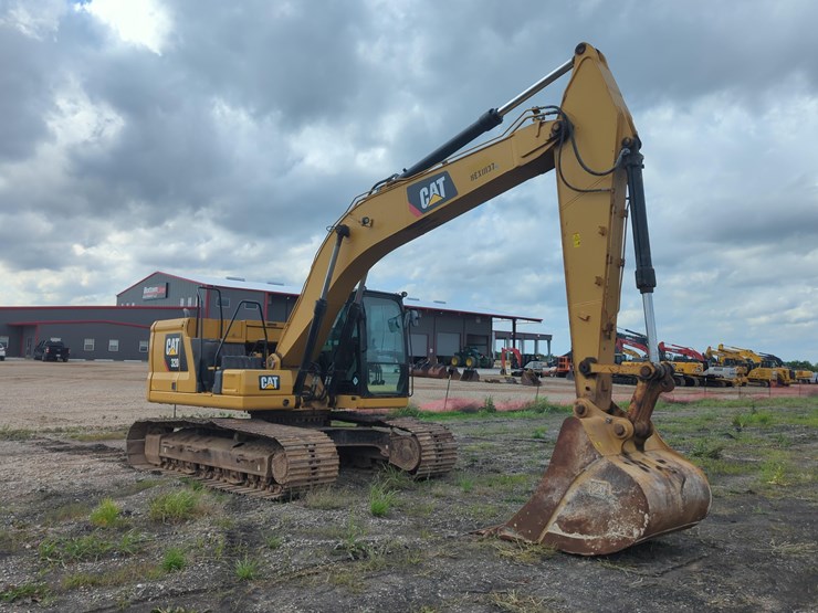 2019-caterpillar-320-image-3