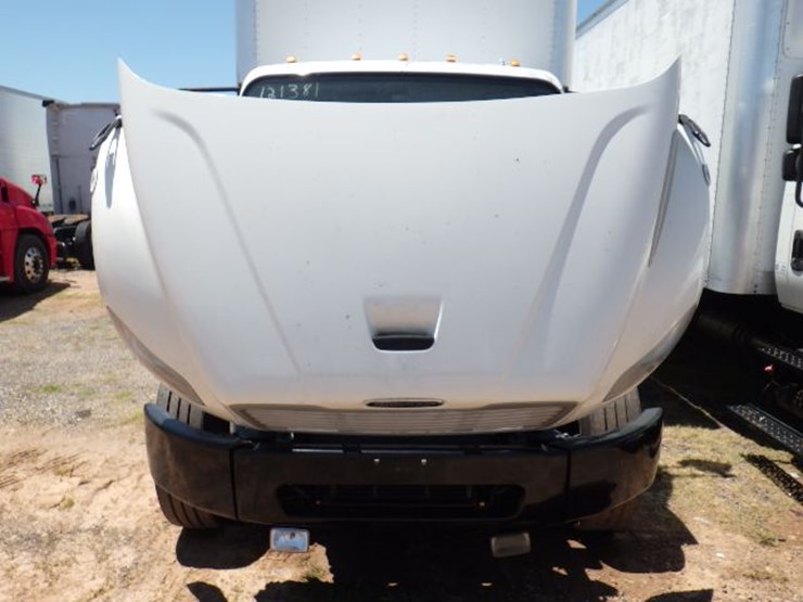 2015-freightliner-m2-106-image-18