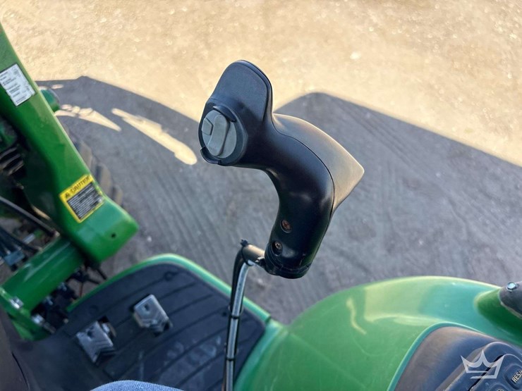 2016-john-deere-3039r-image-24