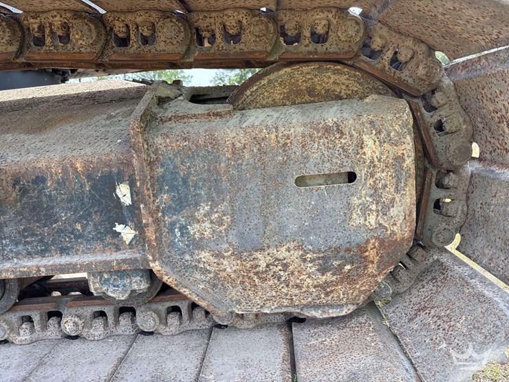 2017-deere-210g-image-48